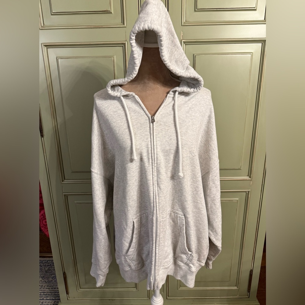 Hollister - zip up, hooded sweatshirt. GREAT CONDITION.